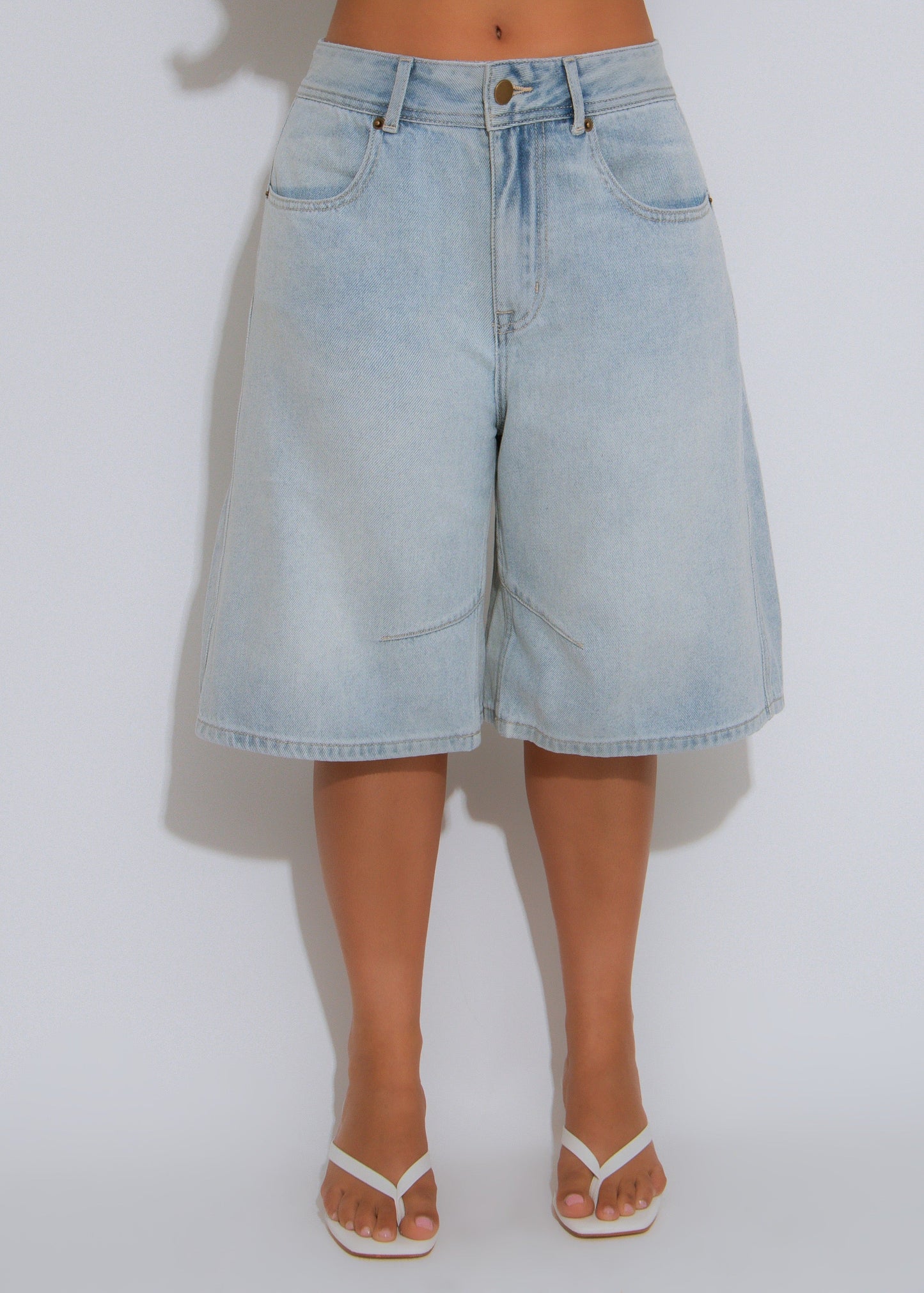 Streetlight Stroll Capri Light Denim