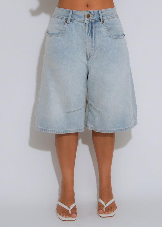 Streetlight Stroll Capri Light Denim
